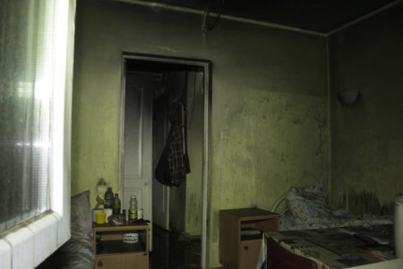 Полиция расследует трагедию на Воробьева: причиной пожара называют занесение огня извне (фото)