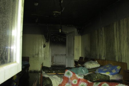 Полиция расследует трагедию на Воробьева: причиной пожара называют занесение огня извне (фото)