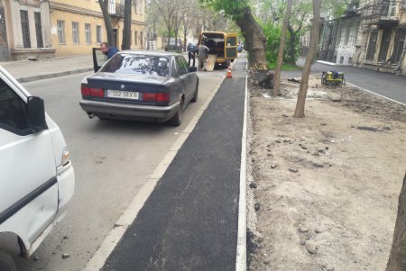 В Одессе капитально ремонтируют тротуары (фото)