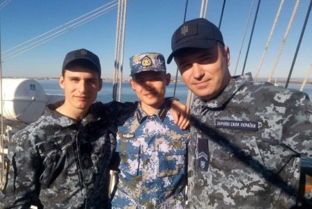 Одесские курсанты под румынскими парусами посетили главную базу французского флота (фото)