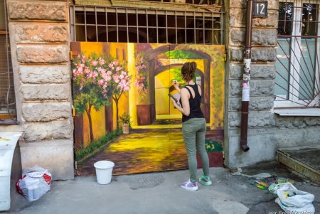 На улице Бориса Литвака появился красочный мурал (фото) 