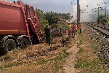 Коммунальные службы продолжают приводить город в надлежащий вид 