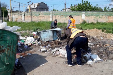 Коммунальные службы продолжают приводить город в надлежащий вид 