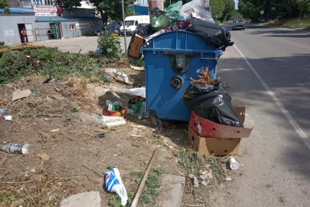 Коммунальные службы продолжают приводить город в надлежащий вид 