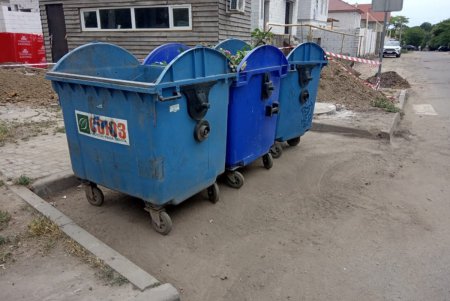 Коммунальные службы продолжают приводить город в надлежащий вид 