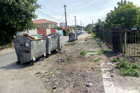 Коммунальные службы продолжают приводить город в надлежащий вид 