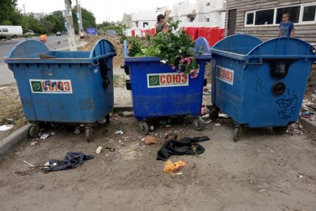 Коммунальные службы продолжают приводить город в надлежащий вид 