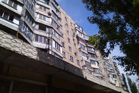 С фасадов городских зданий убрали более сотни рекламных вывесок (фото)