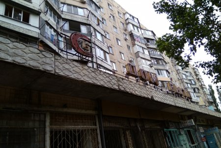С фасадов городских зданий убрали более сотни рекламных вывесок (фото)