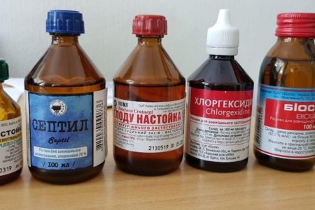 В Одессе провели обыски у предпринимателей, которые не платили налоги и сбывали спиртосодержащие медпрепараты (фото)