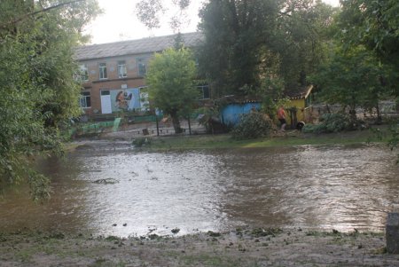 Ливень подтопил два десятка домов в Арцизском районе (фото)