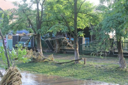 Ливень подтопил два десятка домов в Арцизском районе (фото)
