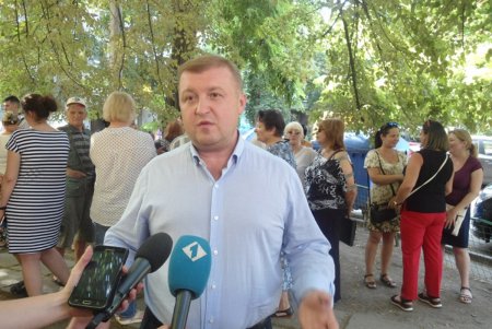 Жильцы дома на Академика Глушко борются против незаконной врезки магазина в их электросети (фото)