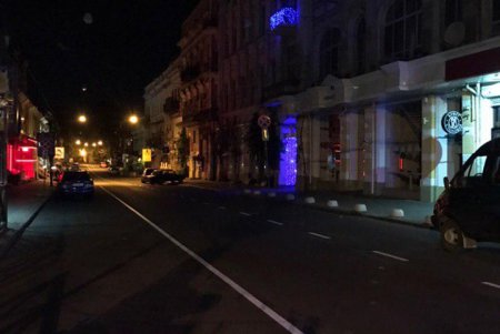 Новую дорожную разметку нанесли в районе Оперного театра (фото)