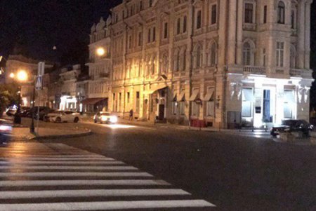 Новую дорожную разметку нанесли в районе Оперного театра (фото)