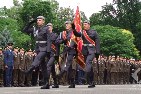 Из Одесской военной академии выпустились три сотни курсантов (фото) 