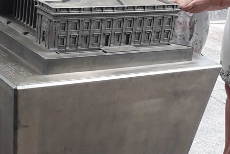 Возле одесских памятников архитектуры появились их 3D-копии (фото)