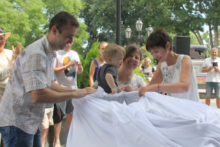 В центре Одессы торжественно отрыли 3D-копии городских достопримечательностей (фоторепортаж)