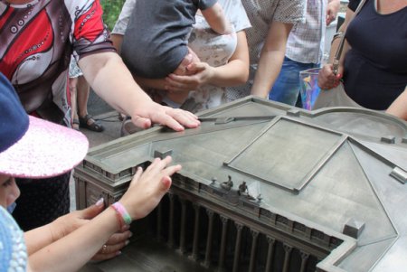 В центре Одессы торжественно отрыли 3D-копии городских достопримечательностей (фоторепортаж)