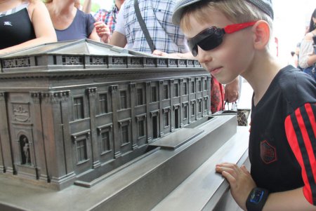 В центре Одессы торжественно отрыли 3D-копии городских достопримечательностей (фоторепортаж)