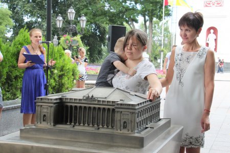 В центре Одессы торжественно отрыли 3D-копии городских достопримечательностей (фоторепортаж)