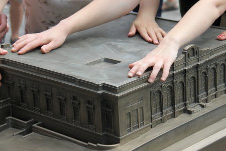 В центре Одессы торжественно отрыли 3D-копии городских достопримечательностей (фоторепортаж)