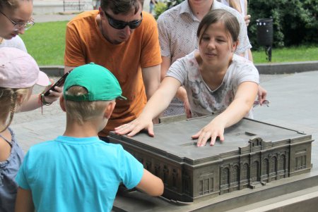В центре Одессы торжественно отрыли 3D-копии городских достопримечательностей (фоторепортаж)