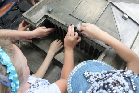 В центре Одессы торжественно отрыли 3D-копии городских достопримечательностей (фоторепортаж)