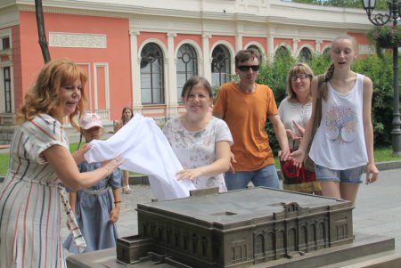 В центре Одессы торжественно отрыли 3D-копии городских достопримечательностей (фоторепортаж)