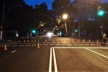 Коммунальщики нанесли дорожную разметку на нескольких улицах города (фото)