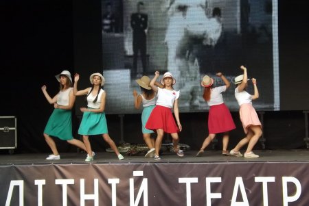 В Летнем театре горожан учили танцевать под джаз и блюз (фото)