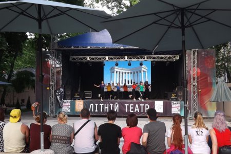 В Летнем театре горожан учили танцевать под джаз и блюз (фото)