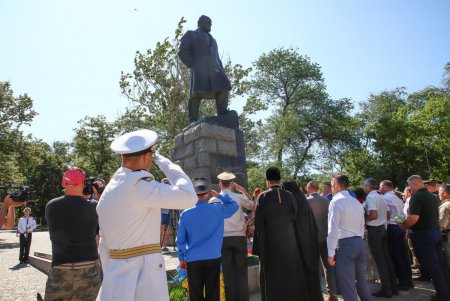 Одесса отмечает День Конституции (фото)