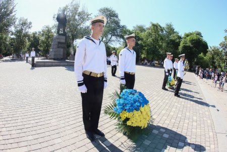 Одесса отмечает День Конституции (фото)