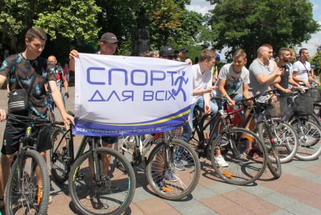 «Вижу! Могу! Помогу!»: незрячие люди отправились в велопробег по Одесской области (фоторепортаж)