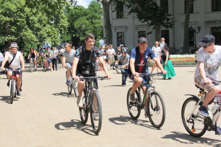«Вижу! Могу! Помогу!»: незрячие люди отправились в велопробег по Одесской области (фоторепортаж)