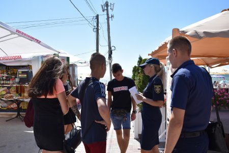 Спасатели провели профилактический рейд на пляже в Лузановке (фото)