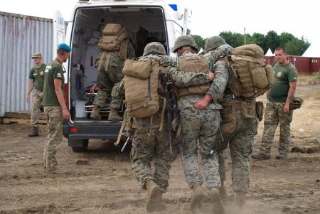 Под Одессой американцы учили украинских военных оказывать медпомощь под огнем противника (фото)
