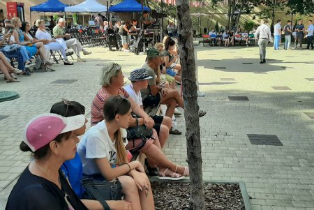 В День молодежи сотни человек приняли участие в квесте и нарисовали мурал в центре Одессы (фото)