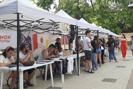 В День молодежи сотни человек приняли участие в квесте и нарисовали мурал в центре Одессы (фото)