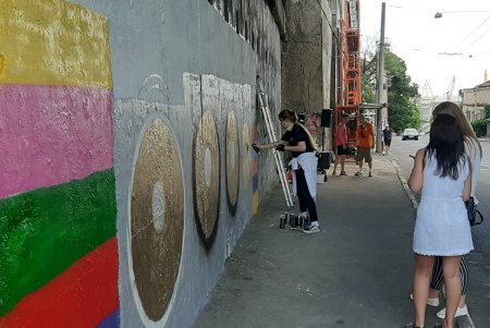 В День молодежи сотни человек приняли участие в квесте и нарисовали мурал в центре Одессы (фото)