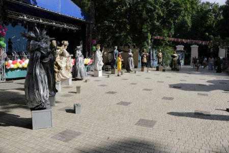 Международный фестиваль живых скульптур в Летнем театре (фоторепортаж)