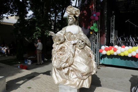 Международный фестиваль живых скульптур в Летнем театре (фоторепортаж)