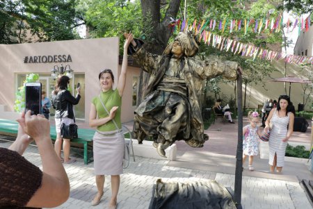 Международный фестиваль живых скульптур в Летнем театре (фоторепортаж)