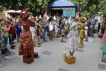 Международный фестиваль живых скульптур в Летнем театре (фоторепортаж)