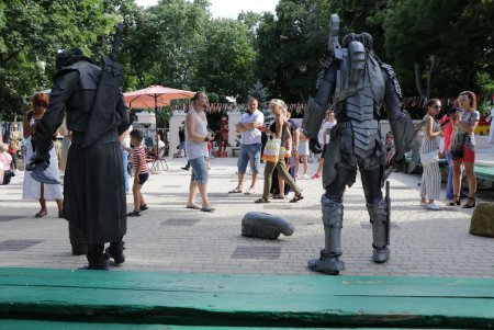 Международный фестиваль живых скульптур в Летнем театре (фоторепортаж)