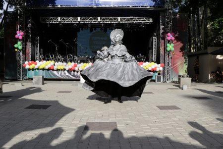 Международный фестиваль живых скульптур в Летнем театре (фоторепортаж)