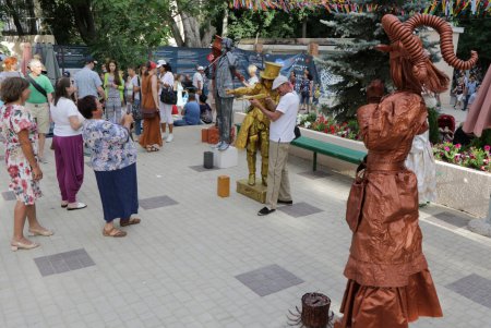 Международный фестиваль живых скульптур в Летнем театре (фоторепортаж)