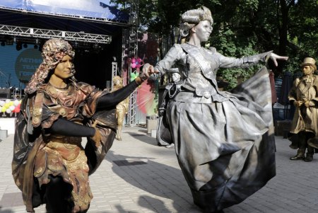 Международный фестиваль живых скульптур в Летнем театре (фоторепортаж)