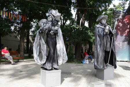 Международный фестиваль живых скульптур в Летнем театре (фоторепортаж)